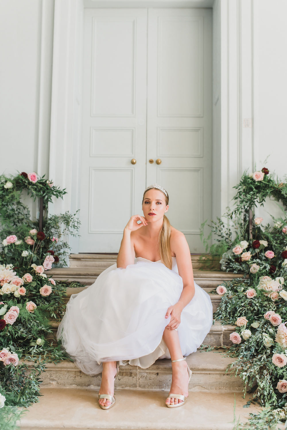 Elegant wedding inspiration in English country mansion Shaw House. Jewel tones, grand bridal inspiration, styled shoot, statement sleeves, floral installation, big floral arrangements, big floral display, jewel tone bridal bouquet, sage green and pink colour scheme, princess wedding